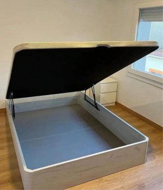 Letto matrimoniale con testiera