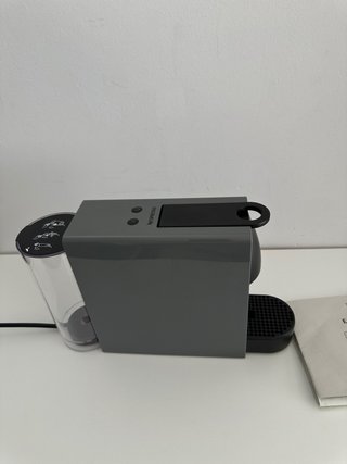 Cafetera Nespresso Essenza Mini Krups Gris
