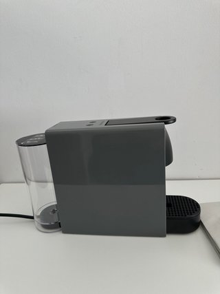 Cafetera Nespresso Essenza Mini Krups Gris