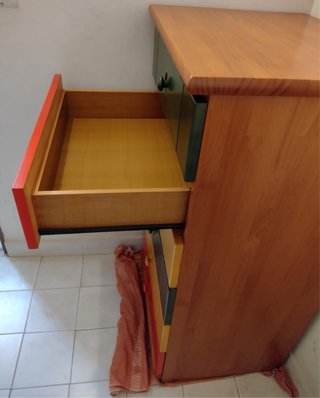 Cajonera de madera juvenil