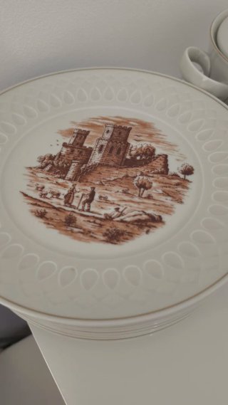 Vajilla Porcelana Irabia Castillo 24 platos sopera