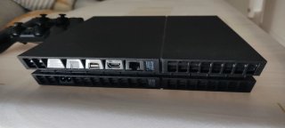 PS4 (PlayStation 4) con 2 mandos y 2 juegos