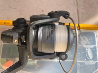 Pack pesca: 3 cañas y accesorios