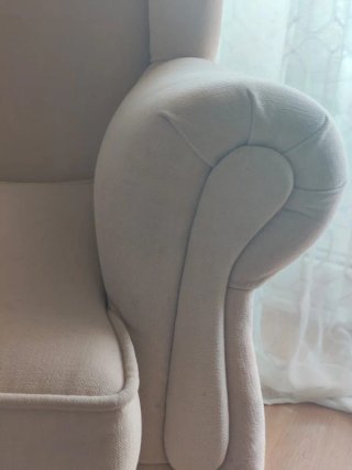 Sillón orejero beige tela
