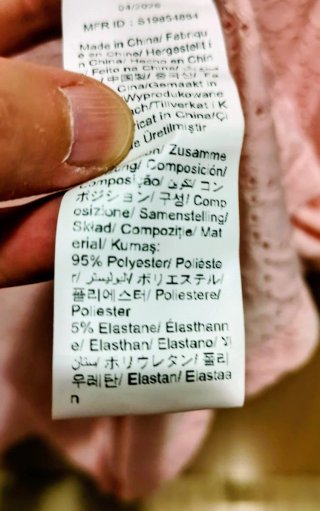 Camiseta con cuello en pico en color rosa palo