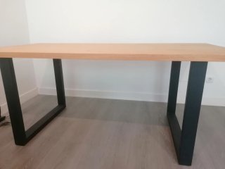 Mesa de comedor de estilo industrial