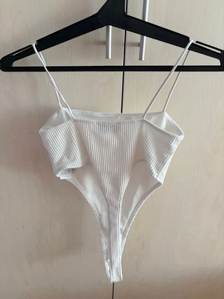 Bodies Bershka Negro y Blanco