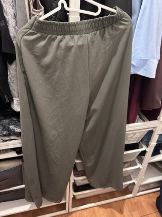Pantalón Zara verde talla S pero vale para una M