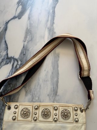 Bolso blanco piel tachuelas plateadas
