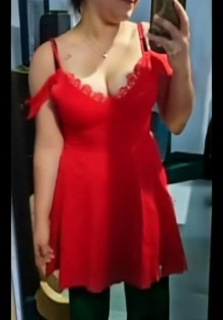 Vestido rojo hombros descubiertos con encaje