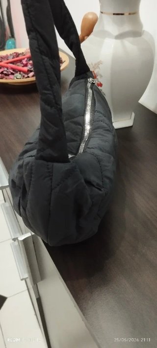 Bolso bandolera negro acolchado