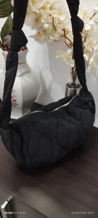 Bolso bandolera negro acolchado