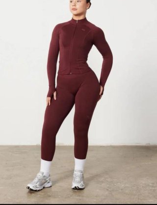 Conjunto Vanquish Fitness Burdeos