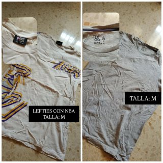 Caja de camisetas de distintas marcas y tallas.