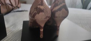 Zapatos UTERQUE piel serpiente rosa