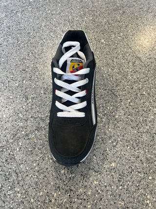Bota de seguridad negra y blanca