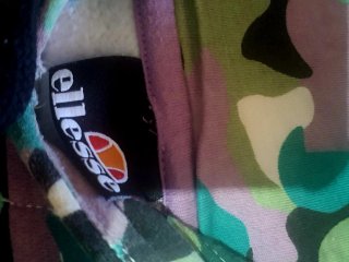 Sudadera ellesse con capucha y estampado