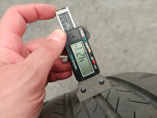 245/45R19 102Y