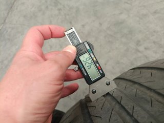 245/45R19 102Y