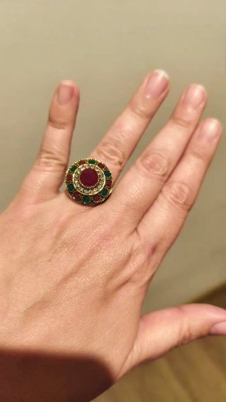 Anillo mujer dorado con piedras