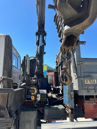 Iveco ML180E28 Grúa PM250 Volquete