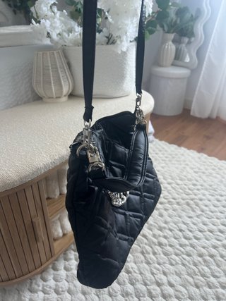 Bolso negro acolchado Stradivarius