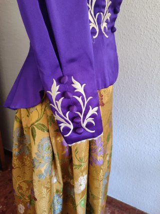Traje Regional Baturra Morado y Dorado