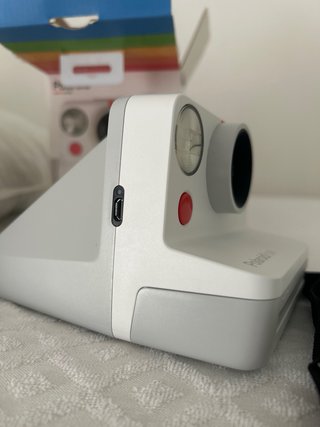 Polaroid Now macchina fotografica mai usata