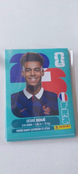 Cromo Panini FIFA Desiré Doué 2023