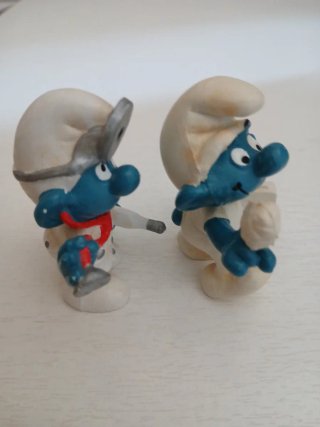 Set 2 Puffi con segni di ingiallimento