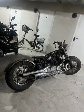 Yamaha Drag Star 650 Custom a restaur