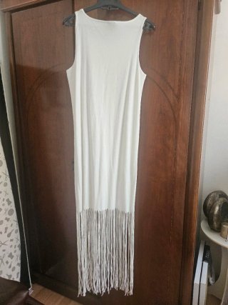 Vestido playero blanco con flecos