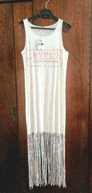 Vestido playero blanco con flecos