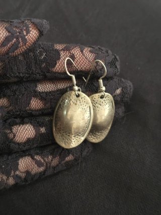 Pendientes ovalados texturizados