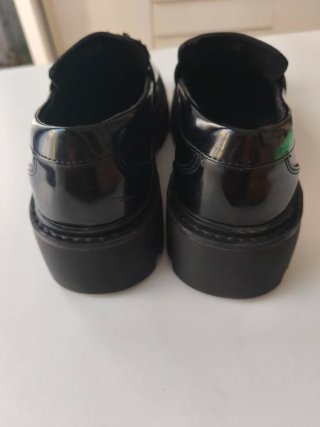 Mocasines charol negro pedrería