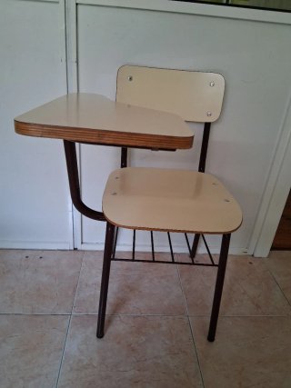 Silla pupitre metálica con mesa para escribir