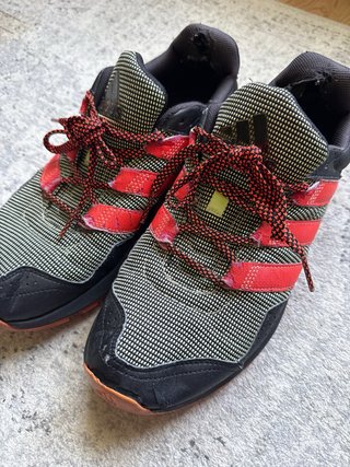 Deportivas Adidas Negras y Naranjas