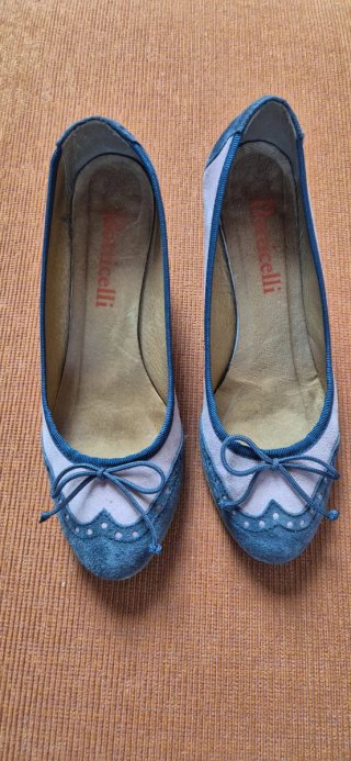 Zapatos cuña azul y rosa