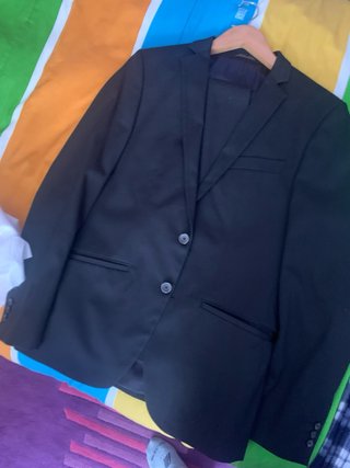 Traje negro talla 40 Regalo. Camisa blanca .