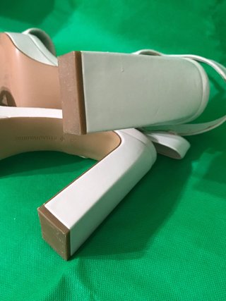 Sandalias tacón Stradivarius blancas