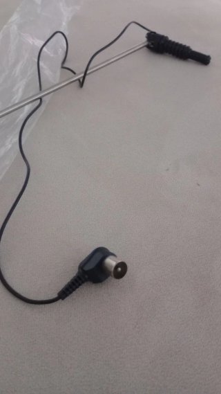 Antena extensible con cable y conector