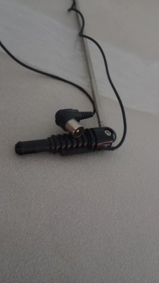 Antena extensible con cable y conector