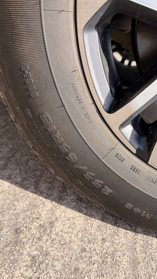 5 Llantas 18" Ford Ranger Next-Gen con neumáticos