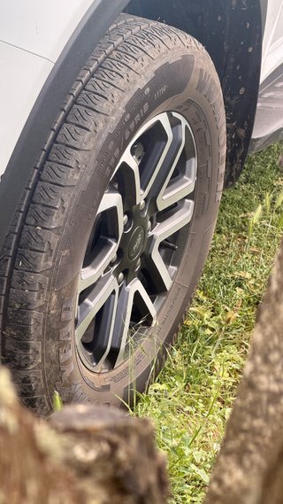 5 Llantas 18" Ford Ranger Next-Gen con neumáticos