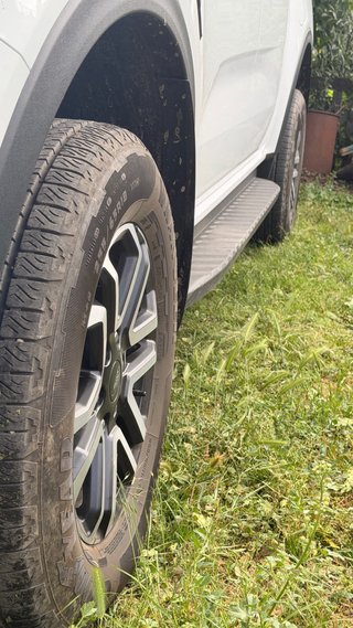 5 Llantas 18" Ford Ranger Next-Gen con neumáticos
