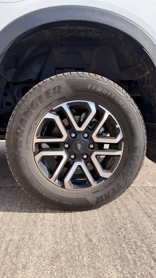 5 Llantas 18" Ford Ranger Next-Gen con neumáticos