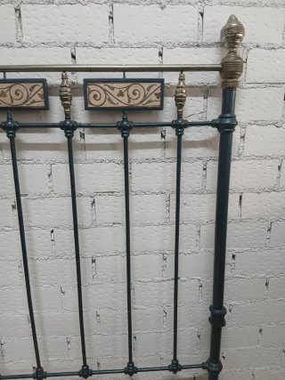 Cabecero de hierro forjado antiguo
