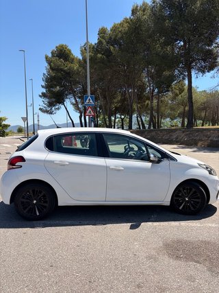 Peugeot 208 2016