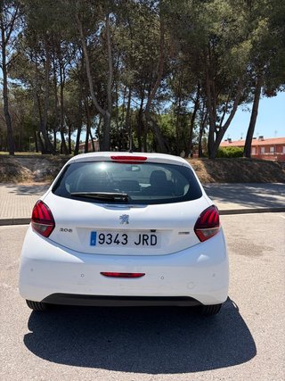 Peugeot 208 2016