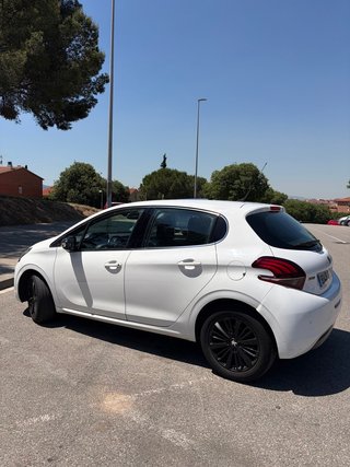 Peugeot 208 2016